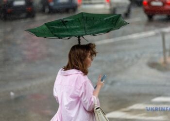 В Україні очікуються дощі з грозами та незначне послаблення спеки
