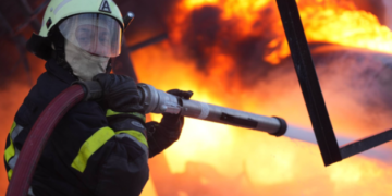 У двох районах Києва пожежі внаслідок ворожого обстрілу