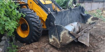 У Запоріжжі знешкодили півтонну російську бомбу, яка впала біля житлового будинку