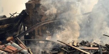 Росіяни вдарили по Запоріжжю трьома КАБами, один з них не розірвався – поранені четверо людей, є загиблий