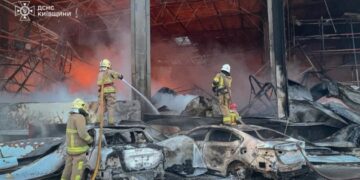 На Київщині локалізували пожежу, спричинену російською атакою