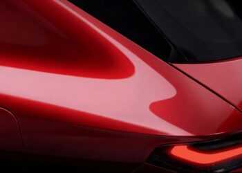Alfa Romeo показала тизер нового електрокара