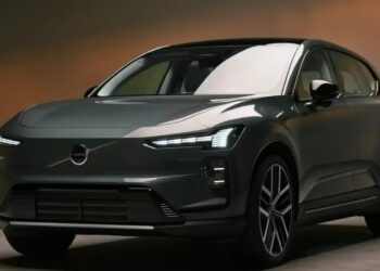 Volvo розпочала поставки електричного EX60