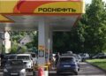 Ціни на бензин у РФ б’ють нові рекорди: черги на АЗС охопили майже всю країну