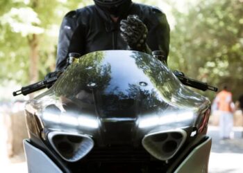 BMW представила концепт-байк K18 Vision з мотором 1.8 літра