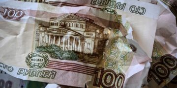 Росія приховано друкує рублі, щоб і далі фінансувати війну, – розвідка