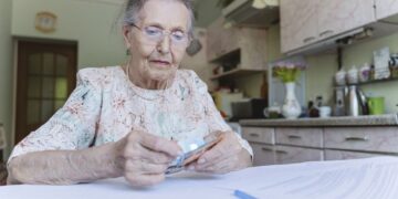 Пенсіонери можуть залишитися без доплат у 60 років: хто у зоні ризику