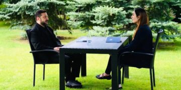 Зеленський зустрівся з улюбленою блогеркою Трампа: що це може змінити?