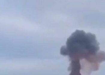 Небезпека просто біля будинків: у Києві уламки дронів впали за двома адресами