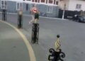 Напівголий заїзд на мотоциклі та заклики до інтиму: що коїться на вулицях
