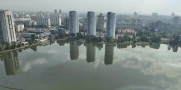Отруєна вода після обстрілу: у Києві триває боротьба за відновлення озера