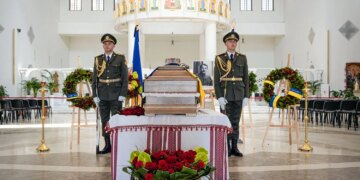 "З поверненням, полковнику!" – у Києві попрощалися з Євгеном Коновальцем
