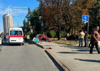 ДТП на зупинці у Києві: двоє загиблих, 4 поранених, водія затримали