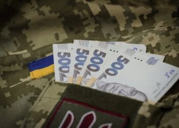 Зарплати та бойові виплати військових у 2026 році: хто і на які суми може розраховувати