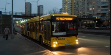 В Україні готують нові правила роботи транспорту під час тривалих повітряних тривог