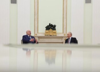 Лукашенка викликали до Путіна: до чого тут зростання тривог у Києві