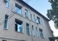 Росія вдарила по території дитячої лікарні в Києві, утворилась велика вирва (фото)