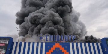 Терор для бізнесу. Два дні поспіль під ударом РФ “Епіцентр”, “Нова пошта”, продукти та книги