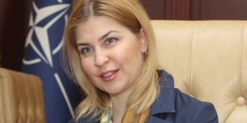 Президент звільнив Стефанішину з посади посла України у США