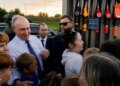Путін зустрівся із росіянами біля заправки без бензину