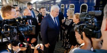 Символічний жест напередодні 24 серпня: лідери шести країн прибули до Києва