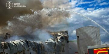 Вогонь не зупиняється: на Київщині залучають авіацію ДСНС, – Відео