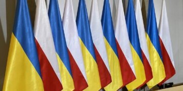 Кремль активізував дезинформаційну кампанію в Польщі, граючи на історичній пам’яті та темі біженців
