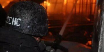 Наслідки нічної атаки шокують: у Києві руйнування, пожежі та витік аміаку