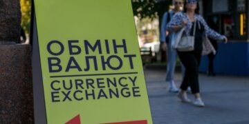 Долар та євро дешевшають: Нацбанк оголосив курс гривні на 28 серпня