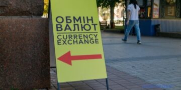 Курси долара та євро на 27 серпня
