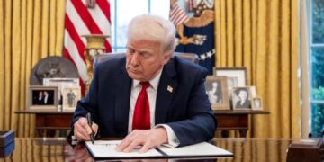 Трамп підписав нові укази про обмеження права на громадянство за народженням