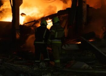 Удар ракетами по Києву: сталося влучання на території однієї із дитячих лікарень, горів склад