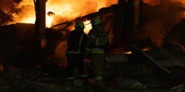 Удар ракетами по Києву: сталося влучання на території однієї із дитячих лікарень, горів склад
