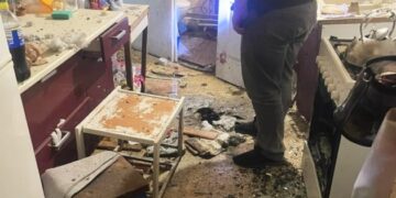У Миколаєві поліція розшукує чоловіка, який кинув гранату в квартиру, є поранена