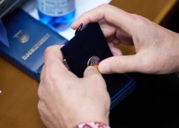 У ВР вперше вручили посвідчення та нагрудні знаки Засновника сучасної держави – Стефанчук