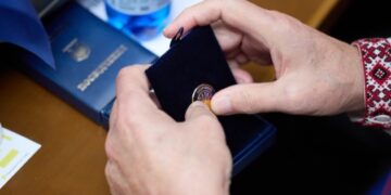 У ВР вперше вручили посвідчення та нагрудні знаки Засновника сучасної держави – Стефанчук