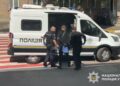 Грабіж серед дня: у Білій Церкві чоловік зірвав із жінки золотий ланцюжок