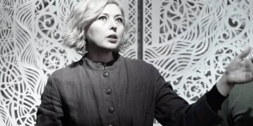 Працювала з Cartier та іншими брендами. У 44 роки раптово померла відома українська мисткиня