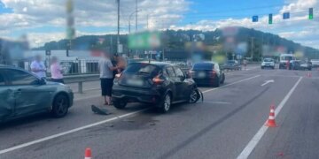 Зіткнення чотирьох авто на Обухівщині: серед травмованих є дитина