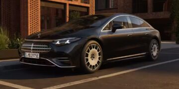 Mercedes готується зняти з виробництва EQE та EQS