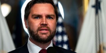 Венс попросив Зеленського припинити атаки на танкери в Чорному морі, – FT