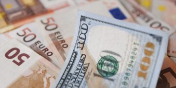 Послаблення обмежень підштовхне українців до купівлі валюти: експерти оцінили вплив на курс