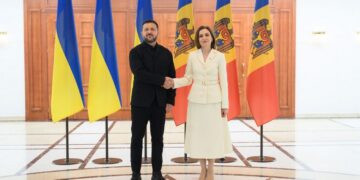 Санду вручила Зеленському найвищу державну нагороду Молдови