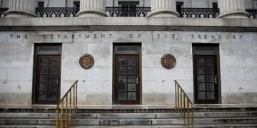 США ударили санкціями по “тіньовій банківській системі” Ірану