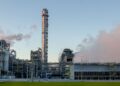 Атака дронів зупинила найбільший нафтохімічний комплекс Росії в Тобольську, – Reuters