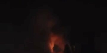 Удар балістикою по Києву: потужні вибухи пролунали один за одним