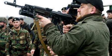Кадиров підтримує війну росії, але уникає масового відправлення чеченців на фронт – The Economist