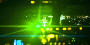 Вчені знайшли незвичайну силу всередині лазерного променя
