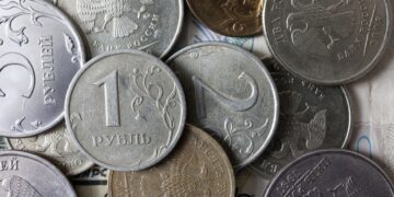 У сусідніх з РФ країнах різко подорожчало внесення рублів на рахунки