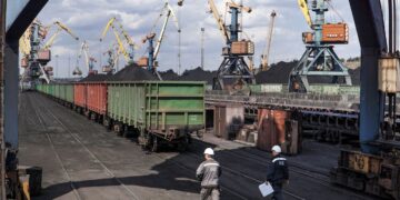 Обстріли портів б’ють по “Укрзалізниці”: експорт руди може впасти на 40%